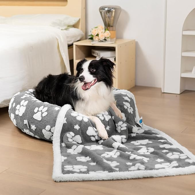 Donut Dog Beds for Small Dogs, Calming Round Cat Beds for Indoor Cats, Cute 3D Textured Paw Pet Bed with Removable Washable Cover and Anti-Slip Bottom（Grey，20"）